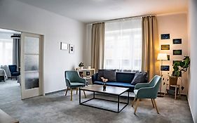 Petit Dependance